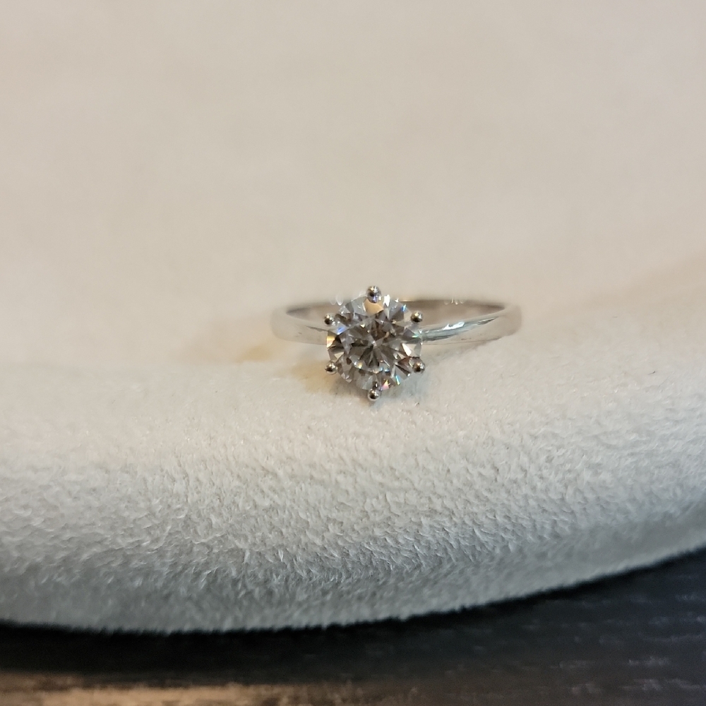 Elegant Silver Ring with Crystal Accent